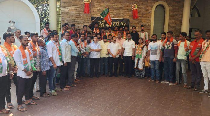 ऐन निवडणुकीच्या तोंडावरच आमदार नितेश राणे यांचा ठाकरे सेनेला जोरदार धक्का…!