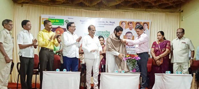 गणेशमूर्तींचे वेगळेपण व्यावसायिक स्वरूपाच्या माध्यमातून पुढे नेण्याची गरज : मनिष दळवी
