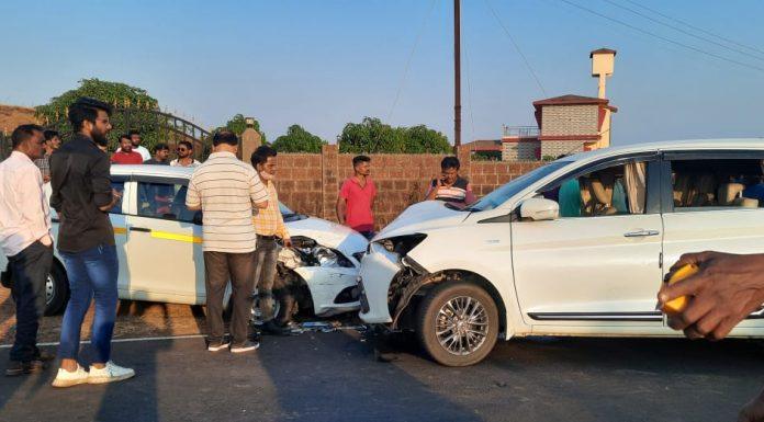आचरा देवगड रस्त्यावर स्विफ्ट डिझायर व इर्टिगा कारमध्ये अपघात
