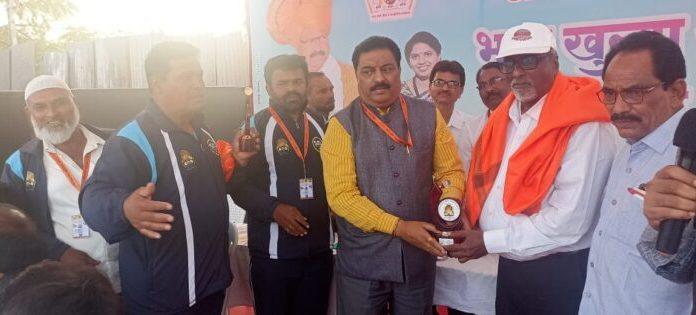 शुटिंगबॉल पंच अशोक दाभोलकर, शशिकांत गवंडे यांचा औरंगाबाद येथे सत्कार!
