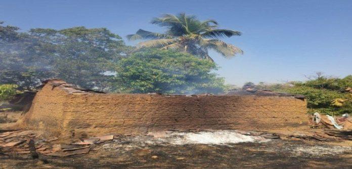 सांगेली दळ्याचे टेंब येथे आग लागून शेतमांगर भस्मसात