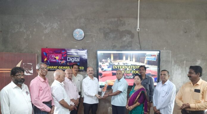 भारत गिअर्स लि. ठाणे कंपनीकडून दोडामार्ग इंग्लिश स्कूलला इंटरॅक्टिव्ह डिजिटल स्क्रीन भेट