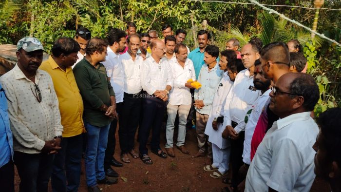 भाजपच्या माध्यमातून नुकसानग्रस्त रवींद्र परब कुटुंबियांना दोन लाखांची मदत