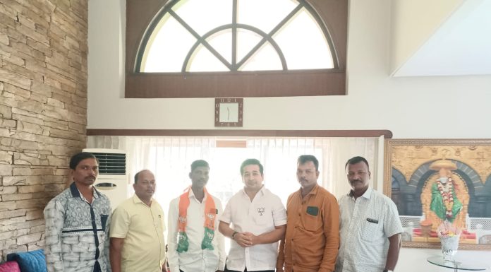 पुरळ ग्रामपंचायत चे उ.बा.ठा सेनेचे सदस्य बाळू मुळम यांचा आ. नितेश राणे यांच्या हस्ते भाजपामध्ये प्रवेश