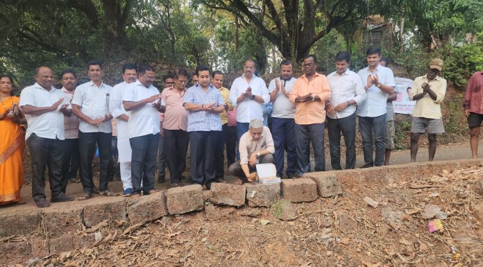 नाडन घाडीवाडी ते कानडेवाडी संरक्षक भिंतीच्या बांधकामाचा शुभारंभ आ. नितेश राणे यांची उपस्थिती