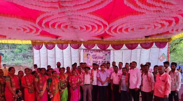 देवगड तालुक्यातील चाफेड येथील उबाठा सेनेचे सरपंच किरण मेस्त्री यांच्यासह ग्रामपंचायत सदस्य यांचा भाजप पक्षांमध्ये प्रवेश