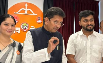 छत्रपतींच्या पुतळ्यांचं ठाकरेंकडून होत असलेलं राजकारण चुकीचं : दीपक केसरकर