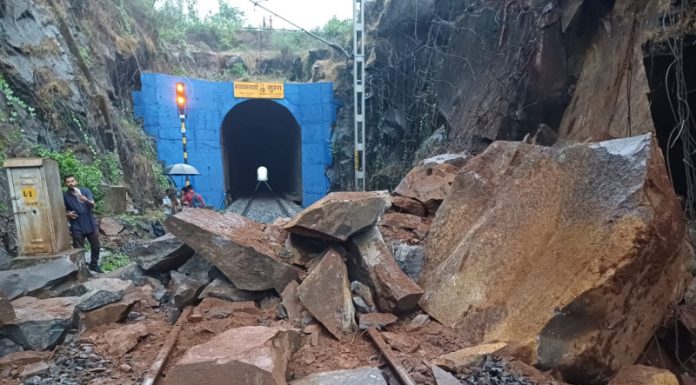 BIG BREAKING: वेरवली – विलवडे स्टेशन दरम्यान दरड कोसळली