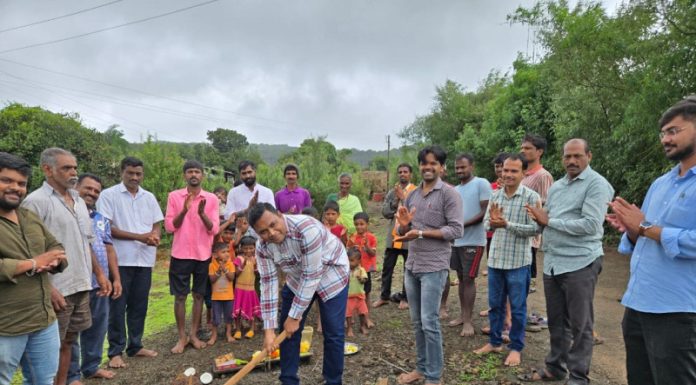चौकुळ जळवाडी येथे समाजमंदिराच्या कामाचे संदीप गावडे यांच्या हस्ते भूमिपूजन