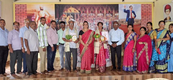 वरवेली येथील सेवानिवृत्त आरोग्य कर्मचारी रुपाली शिंदे व अंगणवाडी सेविका श्वेता शिंदे यांना पुण्यश्लोक अहिल्यादेवी होळकर महिला सन्मान पुरस्कार प्रदान
