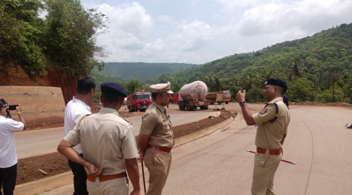 14 तासानंतर पूर्ववत झाला महामार्ग