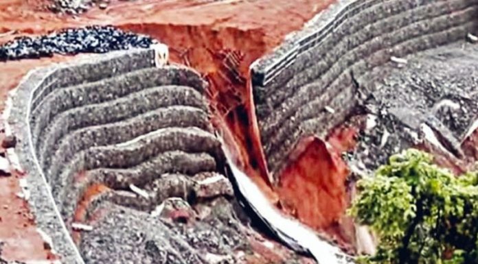 परशुराम घाटातील गॅबियन वॉललगतची माती गेली वाहून