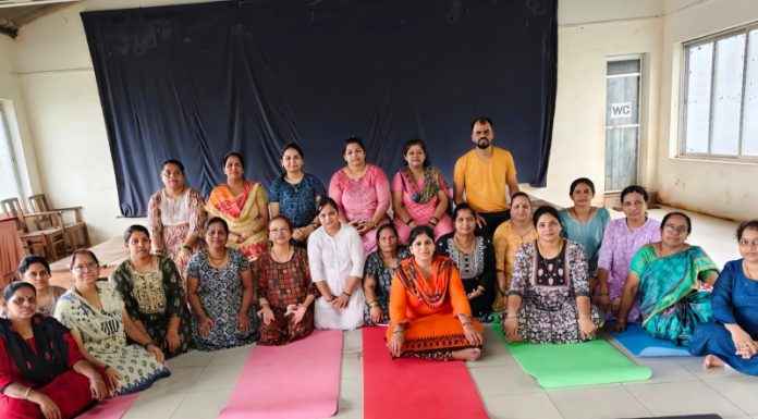 कणकवली नगरपंचायत व कनकसिंधू शहर स्तर संघ, यांच्यावतीने योग दिन साजरा