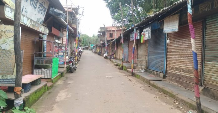 अपघातातील चौघांवर शोकाकुल वातावरणात अंत्यसंस्कार