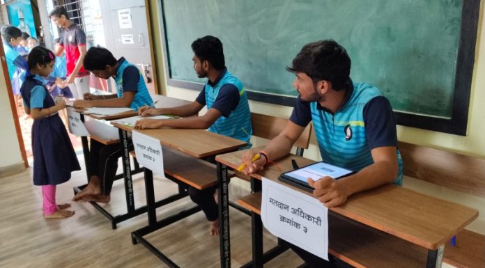 जि. प. विद्यार्थ्यांसाठी शालेय मंत्रिमंडळ निवडणुकीत EVM चा अनुभव