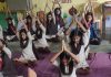 माखजन इंग्लिश मीडियम मध्ये जागतिक योगदिन साजरा