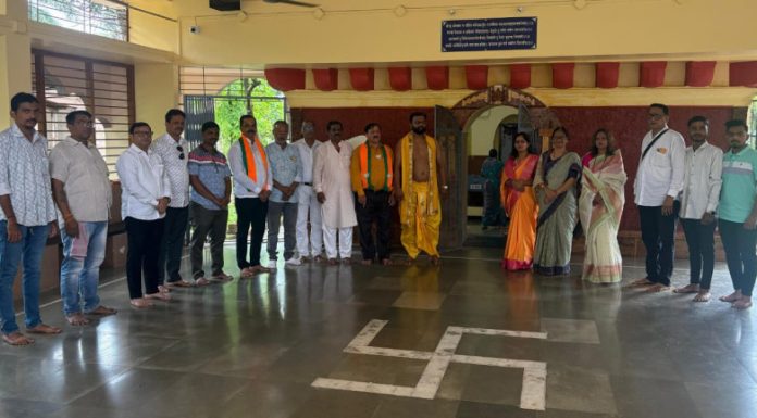 ना. नितेश राणे यांच्या वाढदिवसानिमित्त वीरेश्वर मंदिरात अभिषेक*