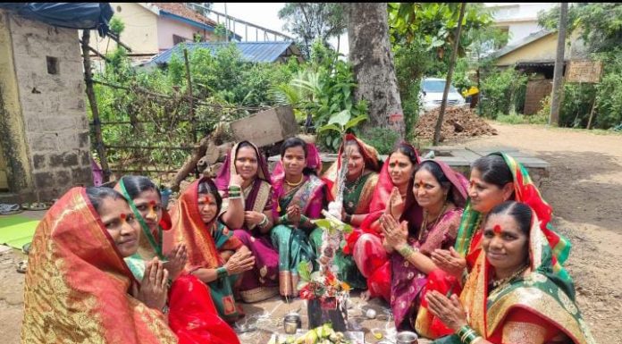 कोल्हापुरातील महिलांनी आनंदमय वातावरणात साजरी केली वटपौर्णिमा.