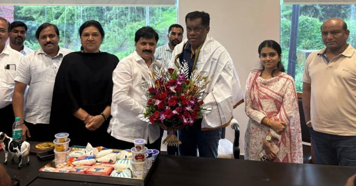 आ. किरण सामंत यांची वाशिष्ठी डेअरीला सदिच्छा भेट
