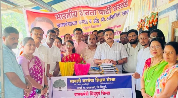 पालकमंत्री नितेश राणे यांच्या वाढदिवसाचे औचित्य साधून वरवडे प्राथमिक शाळा नं.१ शाळे वह्या वाटप