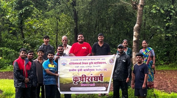 कापरे येथे ‘कृषी संघर्ष’ कृषीदूतांकडून खत व्यवस्थापनाचे सप्रायोगिक प्रात्यक्षिक