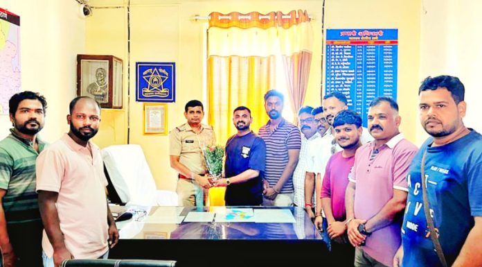 बजरंग दल पदाधिकाऱ्यांनी घेतली मालवण पोलीस निरीक्षकांची भेट