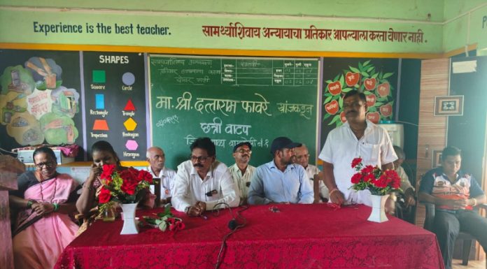 बामणोली शाळेतील मुलांना छत्र्या व खाऊचे वाटप