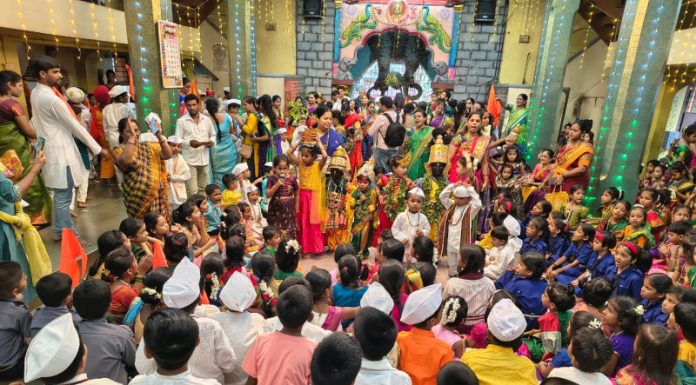 आषाढी एकादशीला विठ्ठल मंदिरात छोट्या वारकऱ्यांची ‘मांदियाळी’