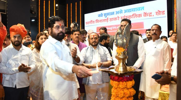 पंधरा वर्षांनंतर स्व. मीनाताई ठाकरे नाट्यगृहाचा पडदा उघडला
