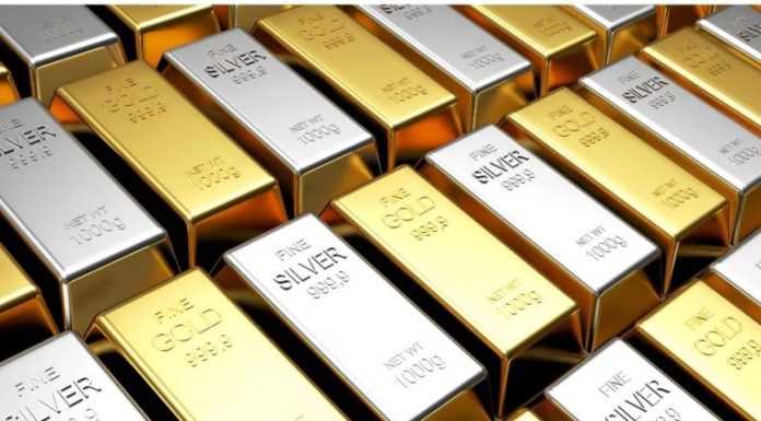 सोन्याचांदीच्या दरात मोठी घसरण! सलग तीनदा वाढलेल्या सोन्याचा पुन्हा ‘युटर्न’ काय आहे बाजारातील परिस्थिती गुंतवणूकदारांनो जाणून घ्या !