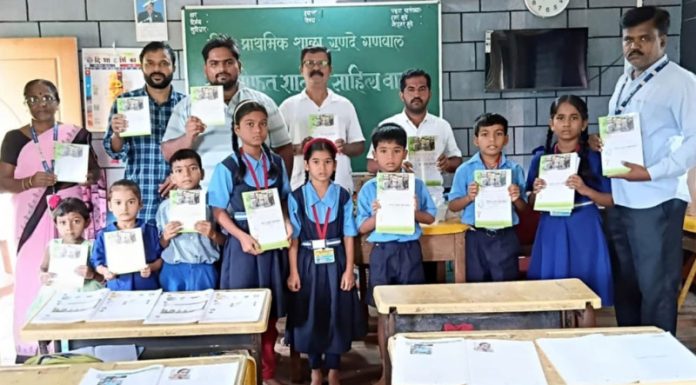गुणदे गावातील सर्व जि.प. शाळांना घरडा कंपनीतर्फे वह्यावाटप