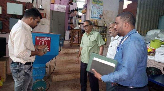 सह्याद्री निसर्ग मित्र संस्थेच्या प्लास्टिक पुनर्वापर उपक्रमाचे मुख्याधिकारींकडून कौतुक