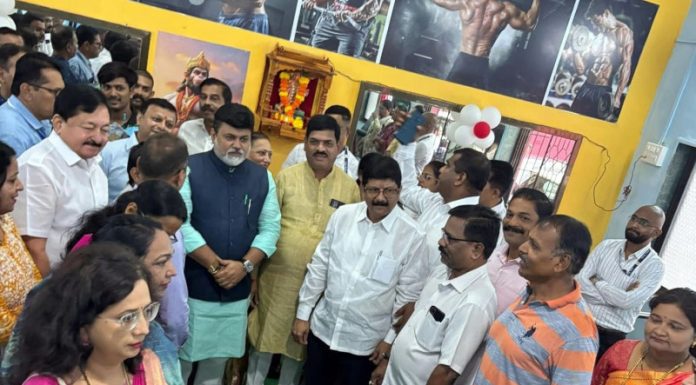 हनुमान व्यायाम शाळेतील नवीन व्यायाम साहित्याचे पालकमंत्र्यांच्या हस्ते लोकार्पण