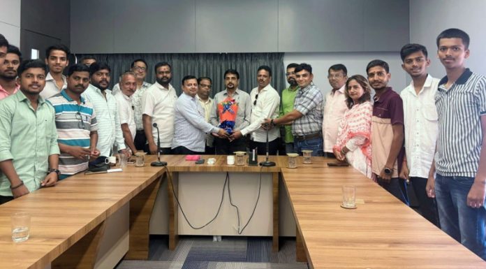 डीबीजे कॉलेजला स्वायत्तता दर्जा मिळाल्याबद्दल भाजप शहर मंडळातर्फे अभिनंदन