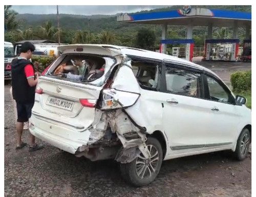 महामार्गावर कळंबणी येथे दुचाकी-कार अपघात; दोघे जखमी