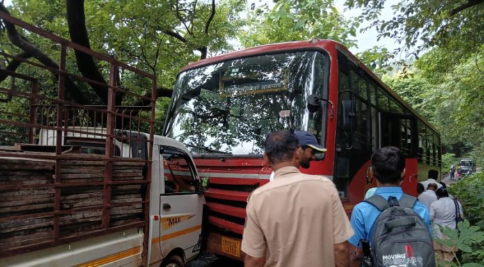 दापोलीत एसटी बस आणि पिकअपची समोरासमोर धडक