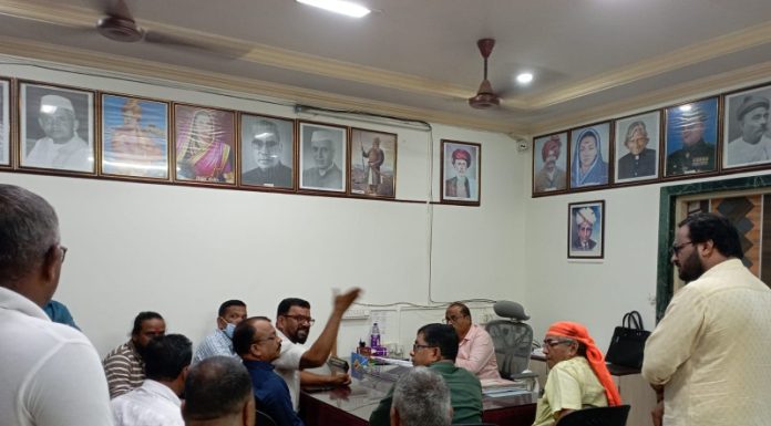 दोन वर्षांत ११ कोटी खर्च; तरीही प्रवास खड्ड्यांतूनच!