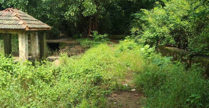 खेड शहरातील ऐतिहासिक गरम पाण्याच्या कुंडाची दुरवस्था