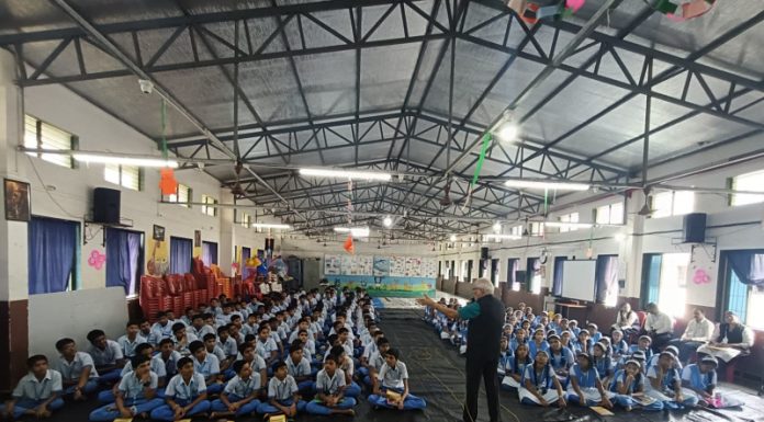 ज्ञानदीप इंग्लिश मीडियम स्कूलमध्ये ऍक्टिव्ह लिसनिंगवर मार्गदर्शन व्याख्यान