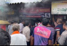 मंडणगड बाजारपेठेतील इलेक्ट्रॉनिक दुकानाला भीषण आग