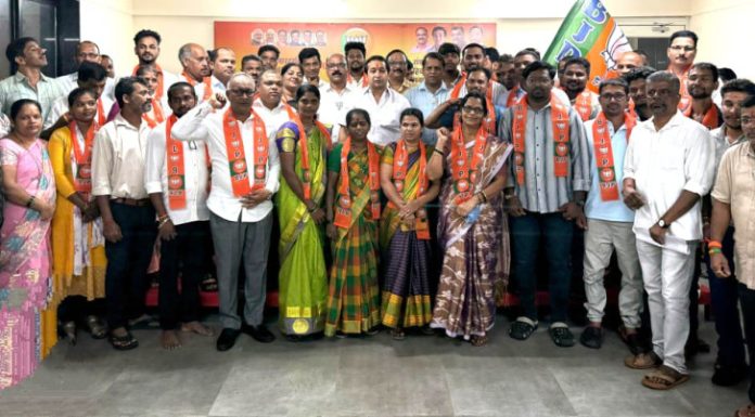 उबाठा गटाच्या साटेली -भेटशी उपसरपंच सुमन डिंगणेकर यांच्यासह ग्रामपंचायत सदस्यांचा भाजपात प्रवेश