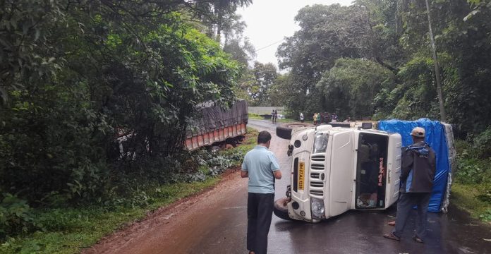 आडाळी कोसमवाडीत अपघातांची मालिका