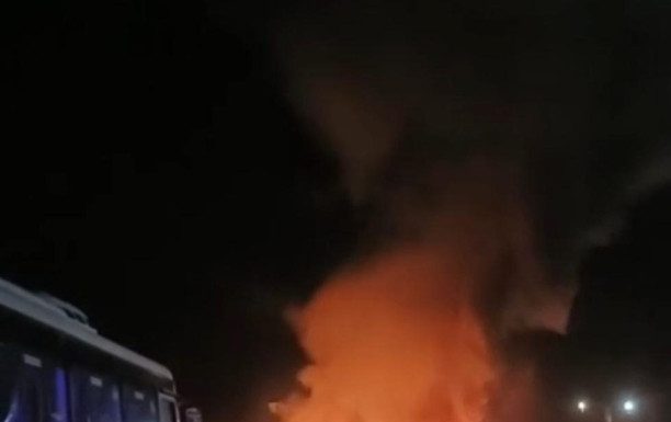Breaking: कशेडी बोगद्याजवळ मालवणला जाणाऱ्या गणेशभक्तांच्या लक्झरी बसला भीषण आग
