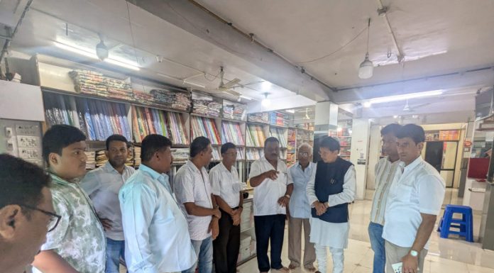 आ. दीपक केसरकर यांच्याकडून दोडामार्गात जळीत दुकानांची पाहणी