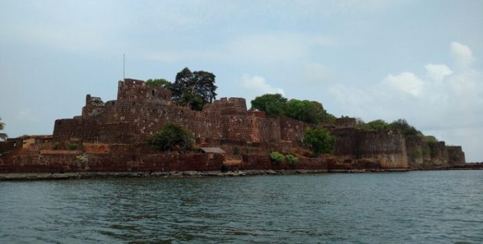 Vijaydurg-Fort-Cover-Photo-840x425