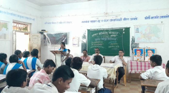 साखर विद्यालयात लोकमान्य टिळक पुण्यतिथी व लोकशाहीर अण्णाभाऊ साठे जयंती साजरी