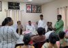 काही अधिकाऱ्यांकडून सहकार्य मिळतं नसल्याचे सांगत पंचायत समिती येथे सरपंच संघटनेचा ठिय्या