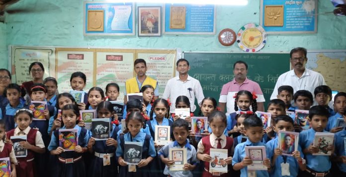 लायन्स क्लब ऑफ खेड सिटीतर्फे शैक्षणिक साहित्य वाटप उपक्रम संपन्न