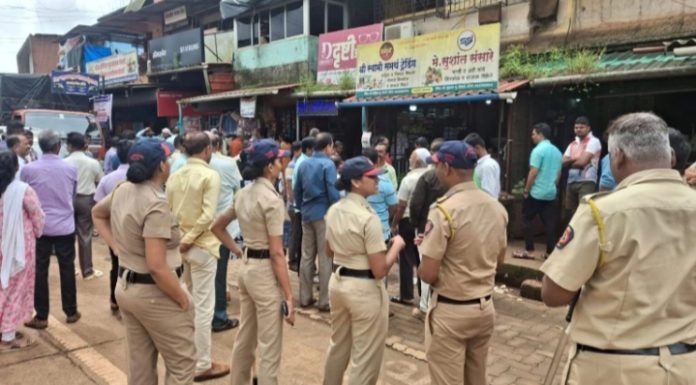 पोलीस बंदोबस्तात शृंगारतळी पिकअप शेडचे काम