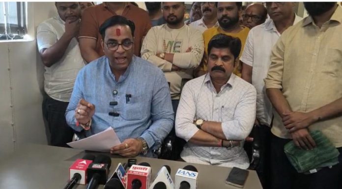 “माझे रेल्वेचे इंजिन थांबले” – मनसेतून हकालपट्टीनंतर वैभव खेडेकरांची भावनिक प्रतिक्रिया